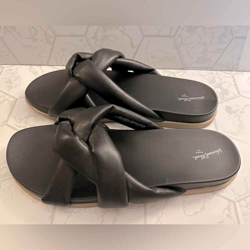Universal Threads - Black Slides - Women’s Sz 12